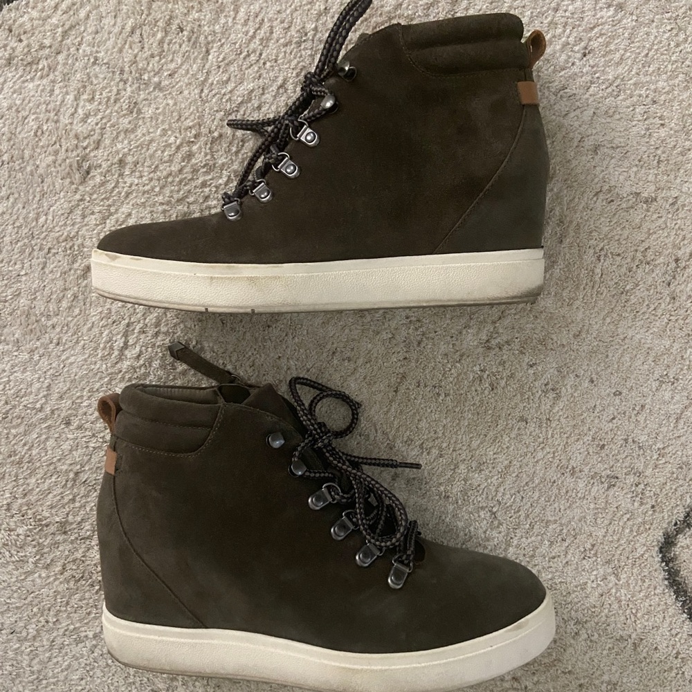 Dr. Scholl's Womens Suri Suede Ankle Booties